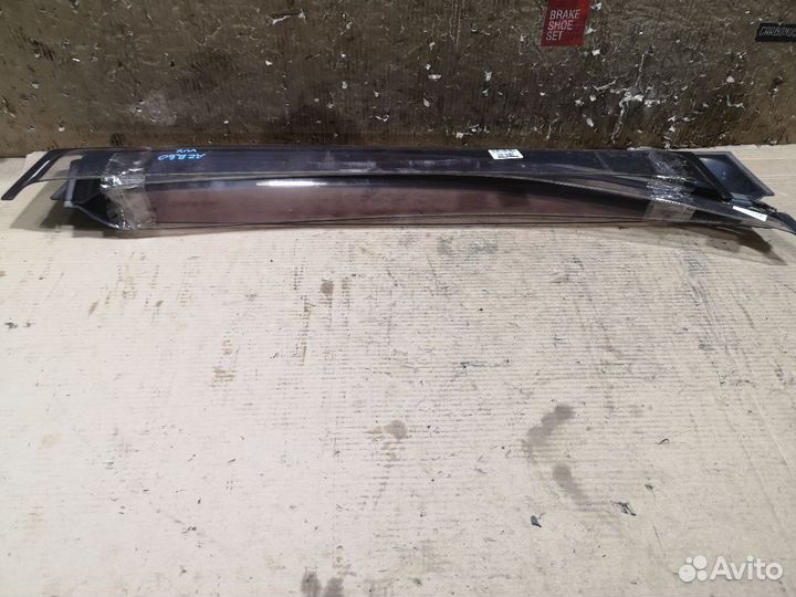 Ветровик Toyota Voxy AZR60G