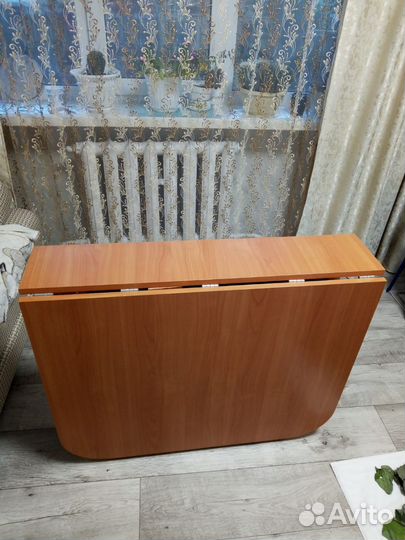 Стол книжка