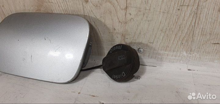 Лючок бензобака Volkswagen Touareg 7L