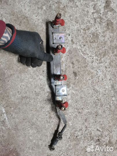 Топливная рампа Nissan Primera p12 QG18de