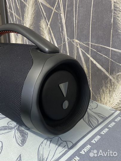 Колонка jbl boombox 3