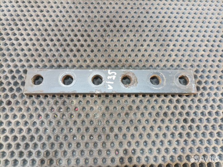 8131803 Проставка кронштейна топливного бака