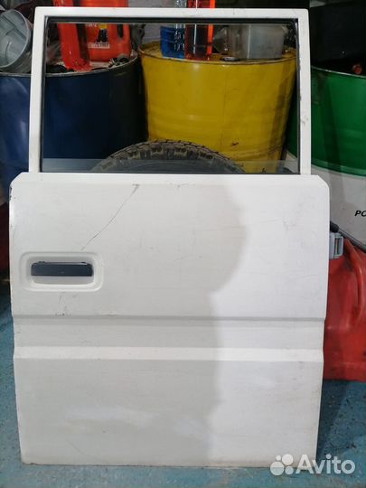 Продам две правые двери дюна хайс