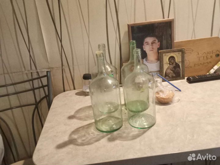 Бутылки получетверти