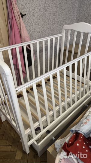 Кроватка для новорожденных с маятником