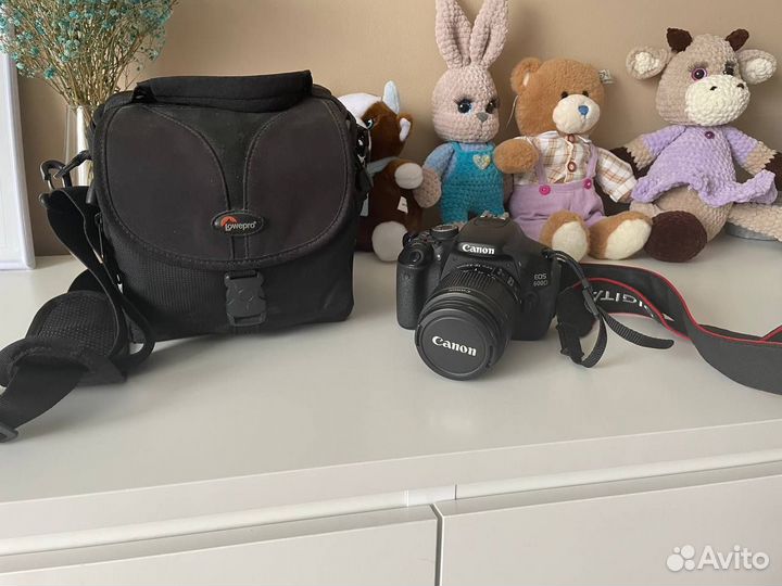 Зеркальный фотоаппарат Canon EOS 600D