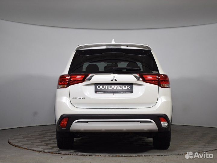 Mitsubishi Outlander 2.0 CVT, 2022