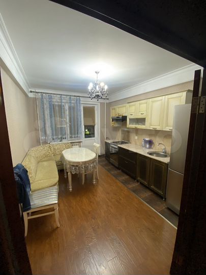 2-к. квартира, 72 м², 3/10 эт.