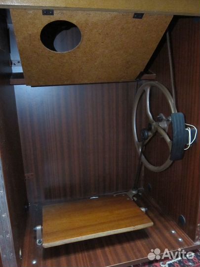 Швейная машинка Подольск 142