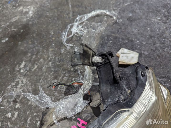 Фара Mitsubishi EK Wagon H81W 3G83 Лев. Перед