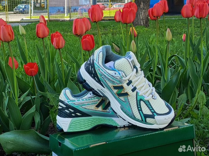 Кроссовки женские New balance 1906r