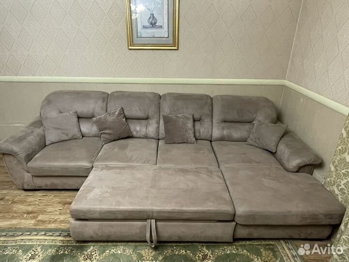 Угловой диван, раскладной, бежево-коричневый. Б/У