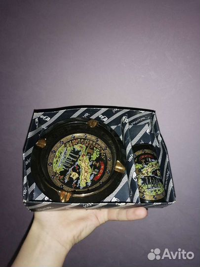 Пепельница и стопка