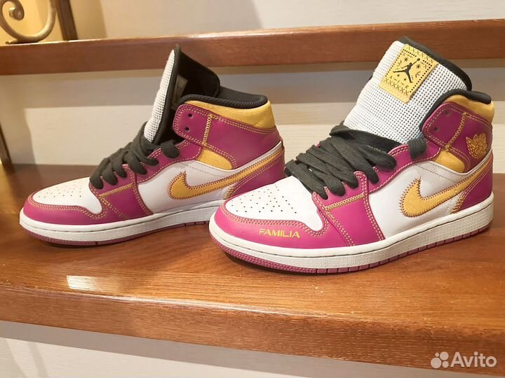 Air Jordan 1 Mid “Familia”