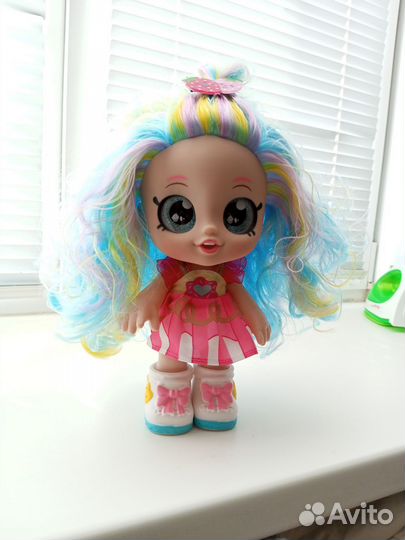 Кукла/ пупс лол. Поет песню Барбарики