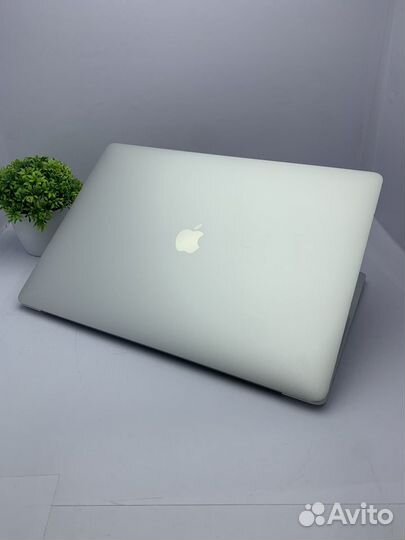 Apple MacBook Pro 15 2016 i7 16gb 256gb