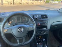 Volkswagen Polo 1.6 AT, 2017, 270 000 км, с пробегом, цена 633 000 руб.