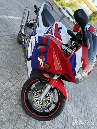 В разборе honda CBR f3
