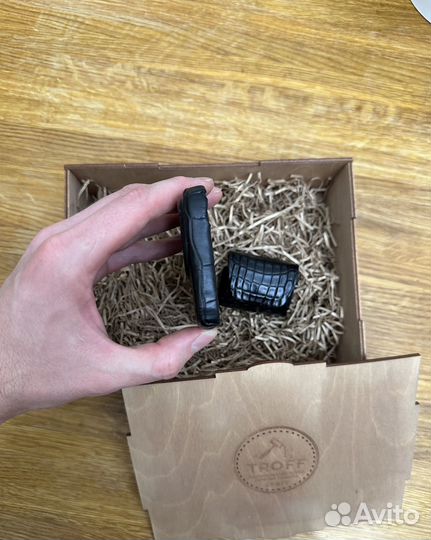 Чехол на iPhone 15 pro из кожи крокодила