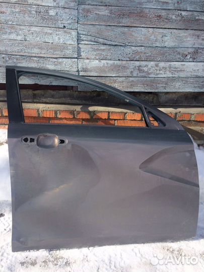 Передняя дверь на весту