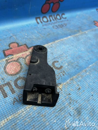 Кронштейн фары левой Hyundai Solaris 1