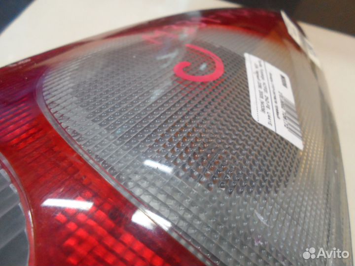 Фонарь задний правый Toyota Funcargo