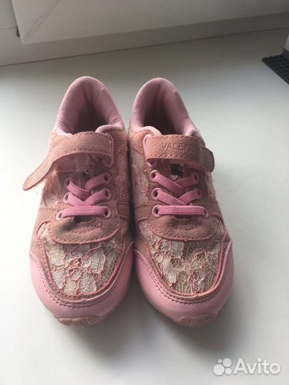 Для девочки кроссы