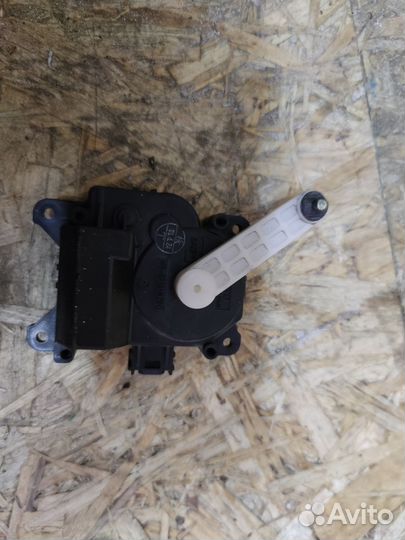 Сервопривод заслонки печки Toyota Avensis II 2003