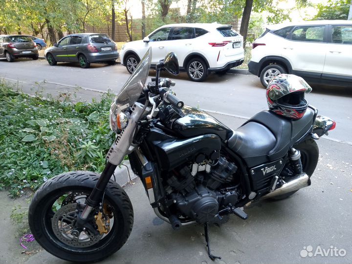 Мотоцикл Ямаха v max