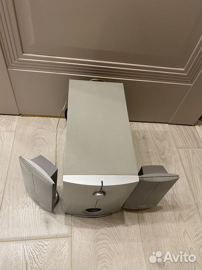 Сабвуфер и колонки Edifier R301