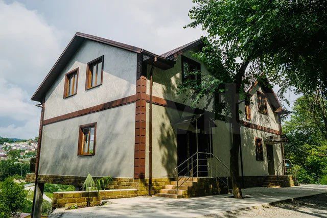 Дом 190 м² на участке 2,9 сот.