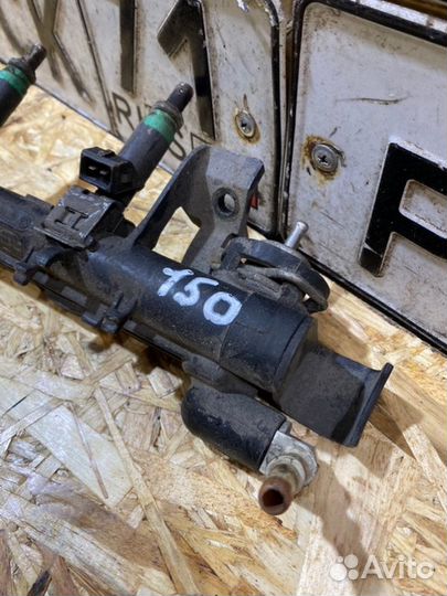 Топливная рампа с форсунками Ford Fiesta 5 3D 2006