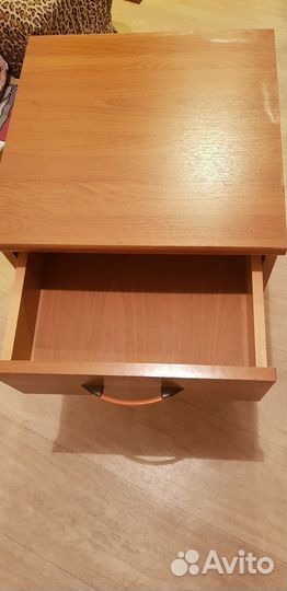 Тумбочка прикроватная