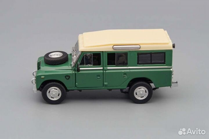 Land Rover Series III 109 Defender Cararama 1:43