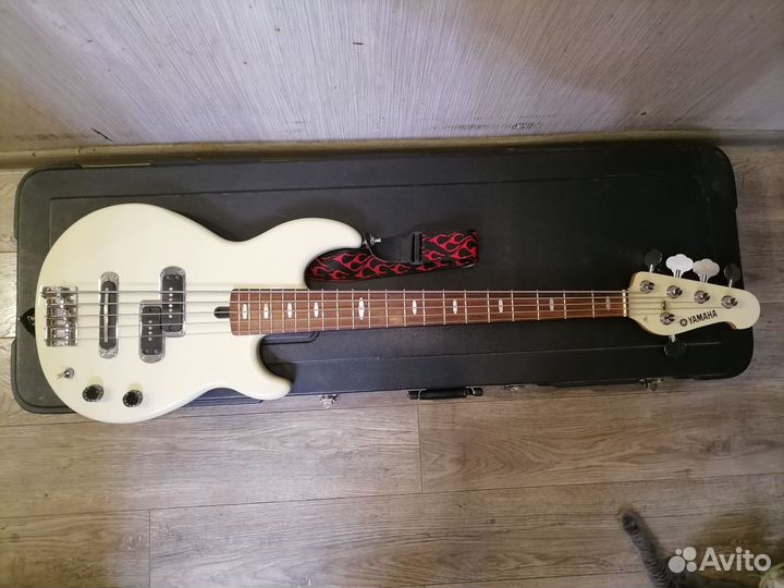Yamaha 5 струнная бас гитара