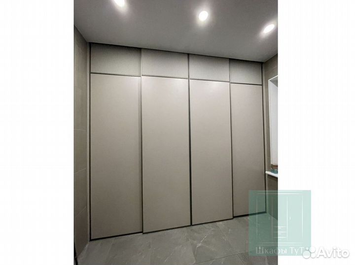 Шкаф двухстворчатый