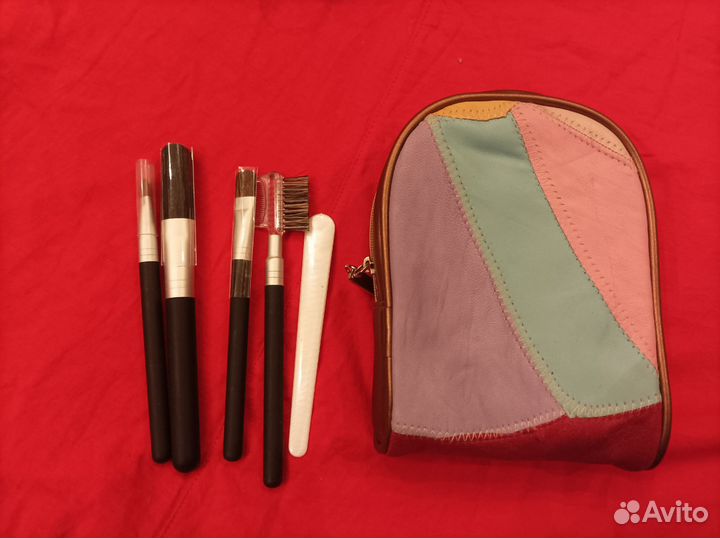 Косметичка с кистями