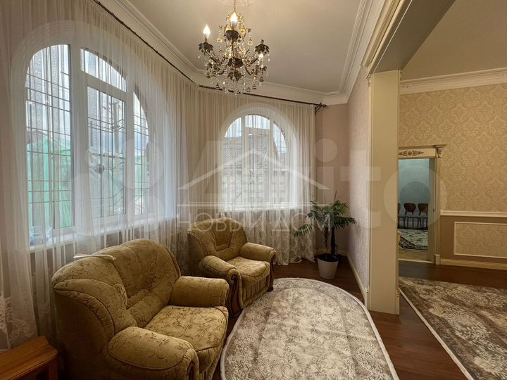 Дом 180 м² на участке 6 сот.