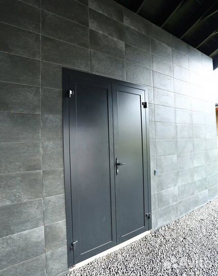 Дверь алюминиевая