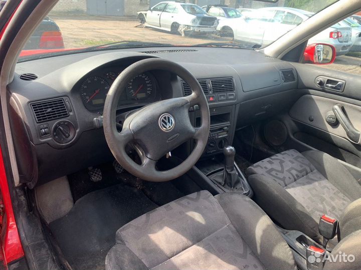 VW Golf 4 2.0 Элементы кузова