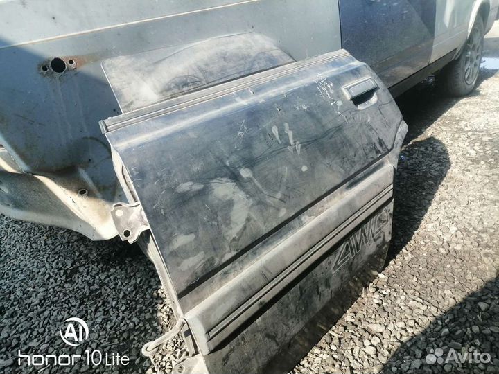 Двери subaru leone