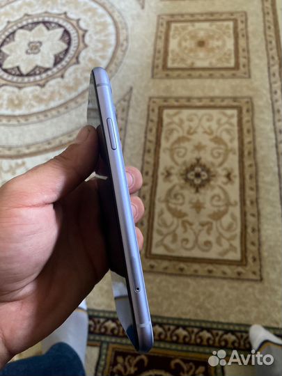 Телефон iPhone 11