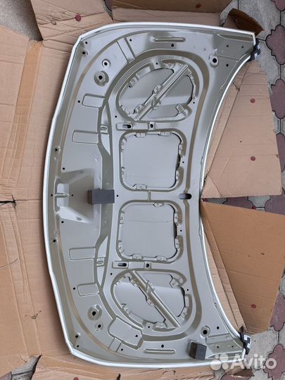 Капот на Хундай Солярис 2014-2017 год