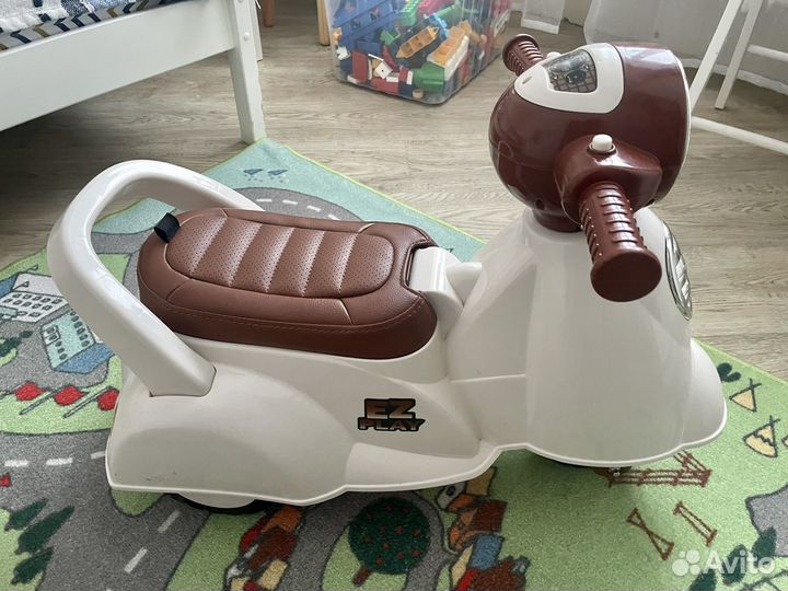 Беговел (детский мопед)