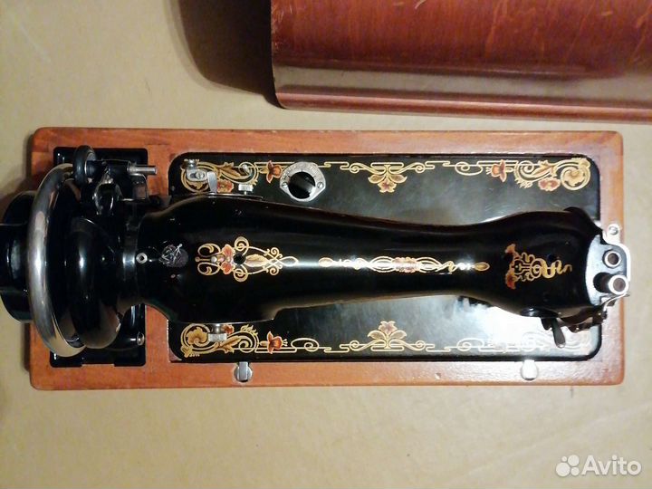 Швейная машина Подольск в деревянном коробе