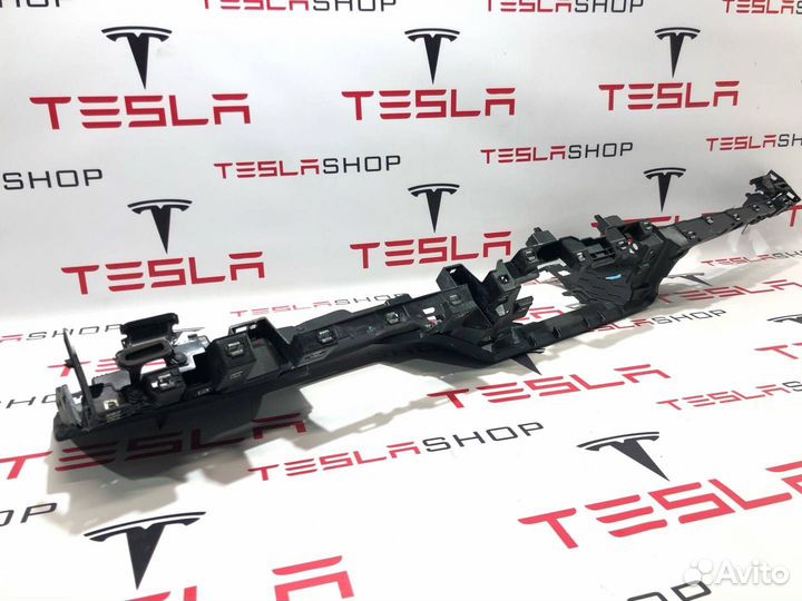 Декоративная накладка торпедо нижняя Tesla Model X