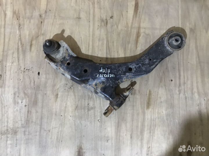 Рычаг передней подвески нижний правый Kia Cerato 1