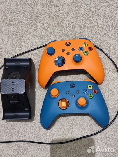 2 xbox wireless controller + докстанция