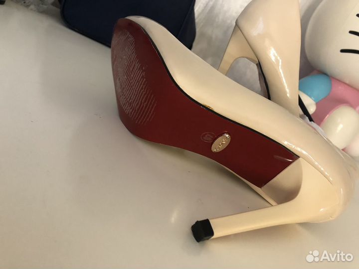 Туфли бежевые 37