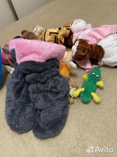 Мягкие игрушки машинка и тапочки сапожки